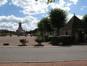 Fours, Nièvre httpsuploadwikimediaorgwikipediacommonsthu