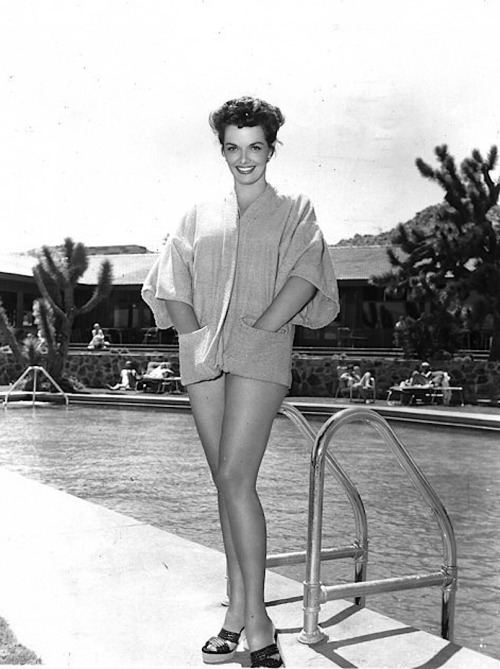 Foxfire (1955 film) Jane Russell on the set of Foxfire 1955 Jane Russell Pinterest