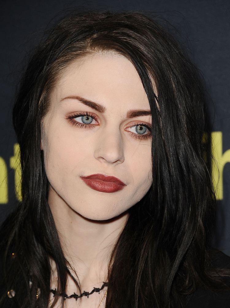 Frances Bean Cobain httpsimagesproductionglobalsslfastlynetup