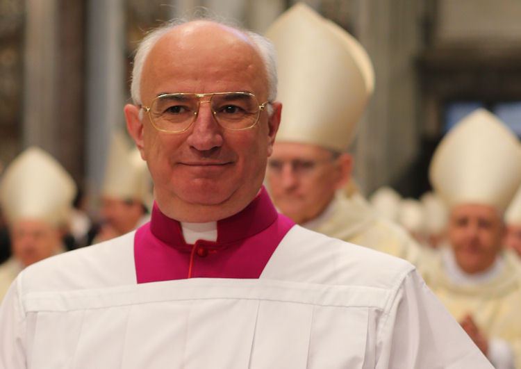 Francesco Camaldo Papal Clothing and Liturgical Practices The Successor of