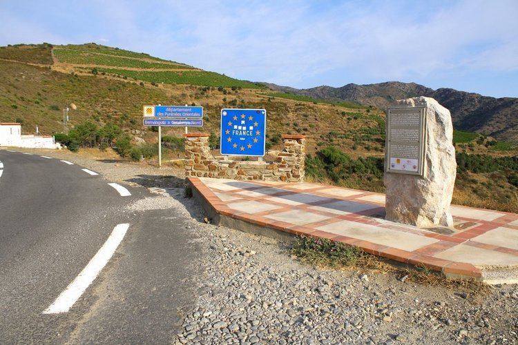 France–Spain border Panoramio Photo of SpainFrance border looking west 28 Jul 2009