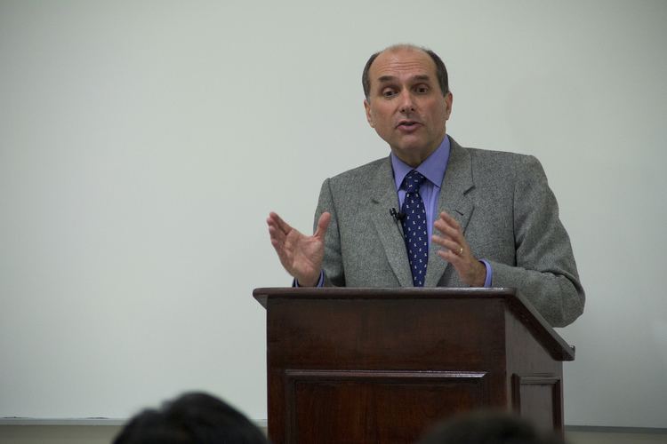Francisco Tudela Francisco Tudela clausura la Semana de Derecho en Lima