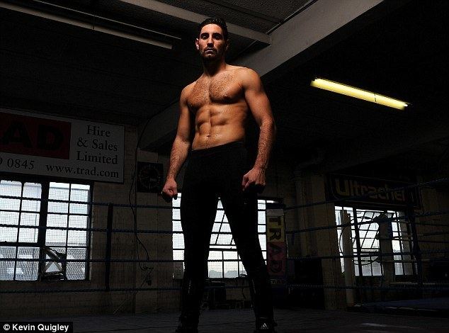 Frank Buglioni Frank Buglioni workout in his gym video Daily Mail Online