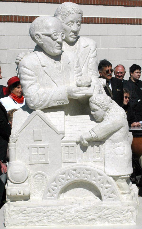 Frank Foley Statue honouring Frank Foley Highbridge war hero unveiled