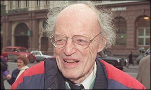 Frank Pakenham, 7th Earl of Longford BBC News UK POLITICS Campaigner Lord Longford dies