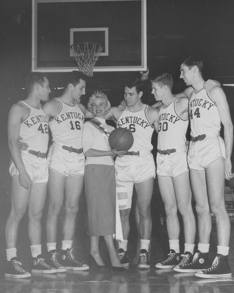 Frank Ramsey (basketball) Basketball team members Lou Tsioropoulos 16 Cliff Hagan
