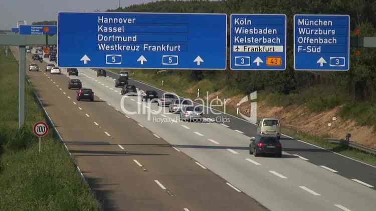 Frankfurter Kreuz Autos auf der A5 Frankfurter Kreuz Royaltyfree video and stock