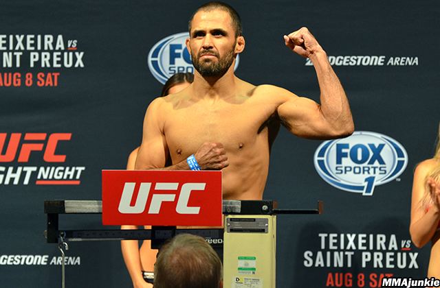 Frankie Saenz UFC Fight Night 73 results Frankie Saenz edges Sirwan