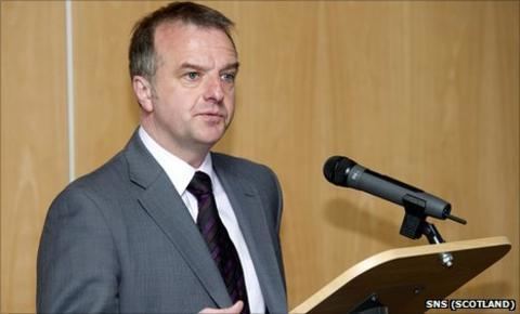 Fraser Wishart PFA chief Fraser Wishart urges Hearts wage intervention BBC Sport
