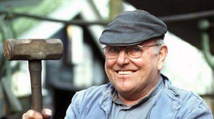 Fred Dibnah Fred Dibnah39s number one fan to do skydive in his memory