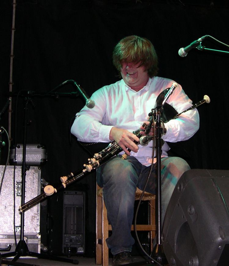 Fred Morrison FileFred Morrison playing pipes in Candspng Wikimedia Commons