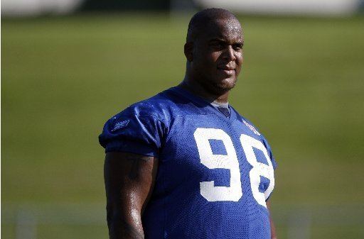Fred Robbins Former NY Giants defensive tackle Fred Robbins signs with