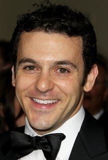 Fred Savage iamediaimdbcomimagesMMV5BMjEzMTU1MjM2NV5BMl5