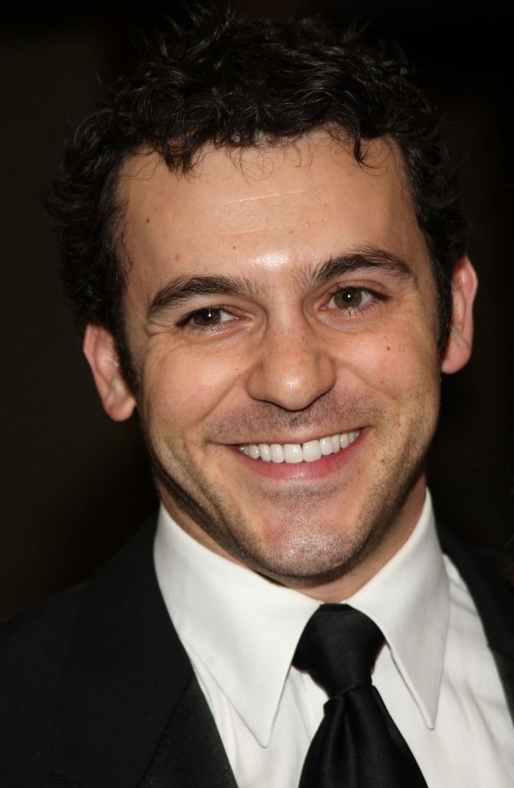 Fred Savage Fred Savage Launches Production Co Signs Overall Deal