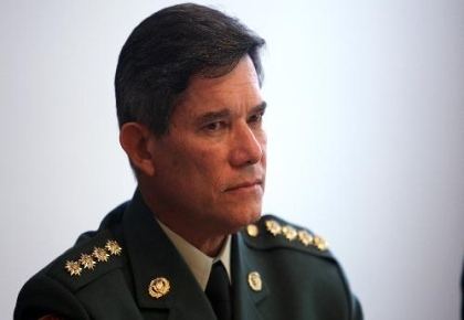Freddy Padilla de León Freddy Padilla de Len renunci al Comando de las Fuerzas Militares
