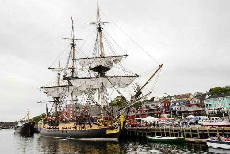 French frigate Hermione (1779) Replica of French frigate Hermione arrives in Lunenburg The