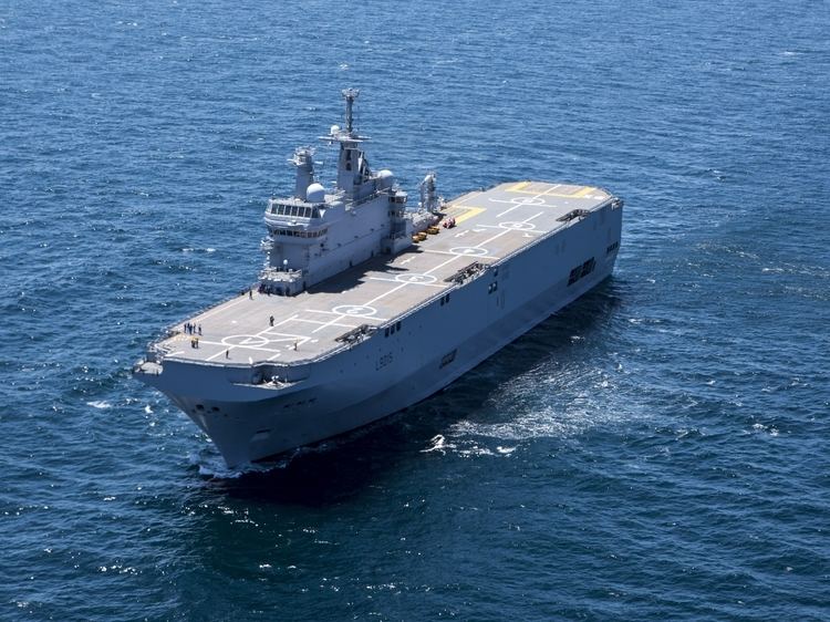 French ship Dixmude (L9015) FileFrench amphibious assault ship Dixmude L9015 underway off