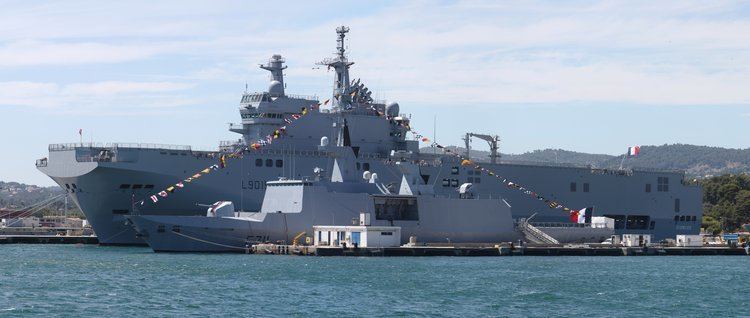 French ship Dixmude (L9015) The FS Dixmude L9015 Mistral Class Amphibious Assault Ship amp The