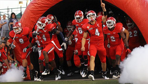 Fresno State Athletics - Before shattering records in the NFL, Davante did  the same thing in Bulldog Stadium #SuperstarU #GoDogs #PrideOfTheValley