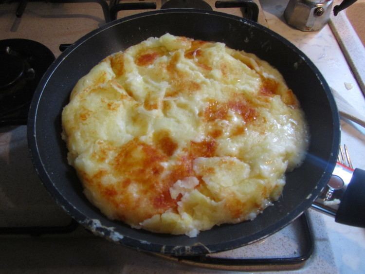 Frico FRICO WITH POTATOES ONIONS AND CHEESE frico con patate e cipolla