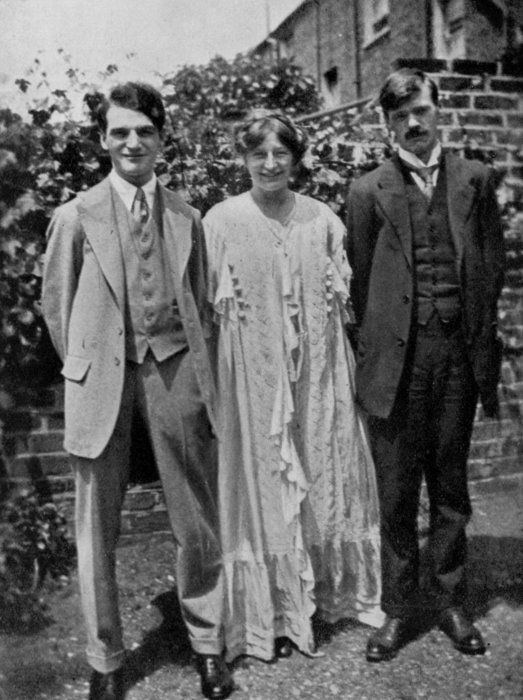 Frieda Lawrence Happy Birthday DH Lawrence born 11 September 1885 From left to