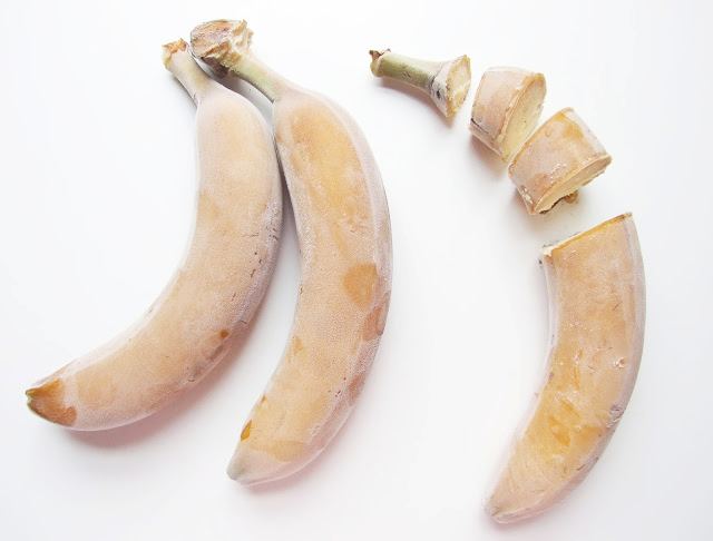Frozen banana EASY PEASY FROZEN BANANA ICE CREAM AND BUTTERSCOTCH SAUCE