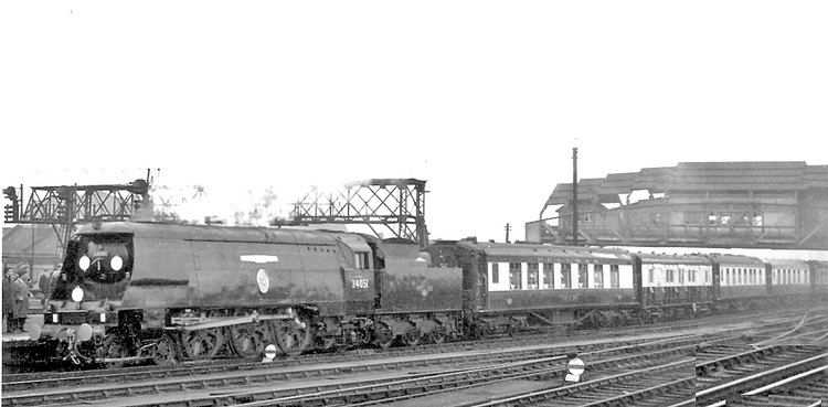 Funeral train FileClapham Junction Sir Winston Churchill39s Funeral Train geograph