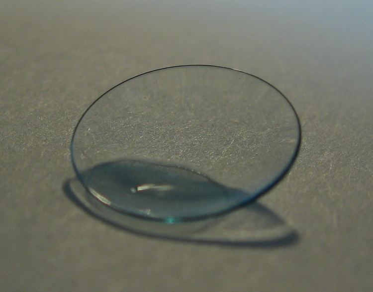 Fungal contamination of contact lenses