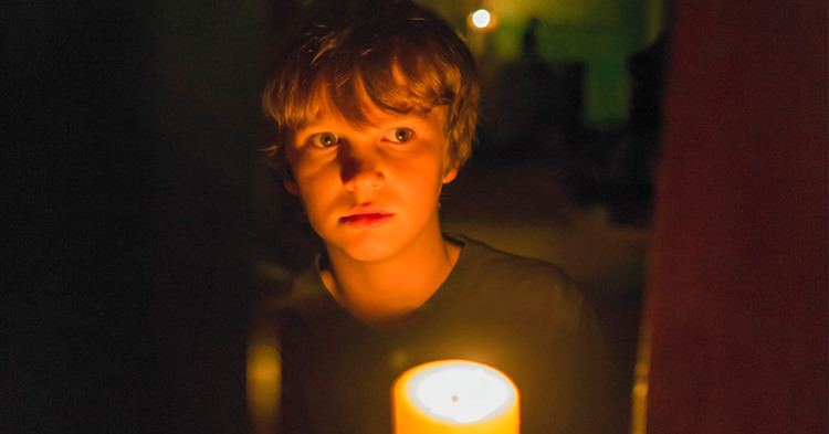 Gabriel Bateman Child Actor Gabriel Bateman Braves the Dark in Lights Out