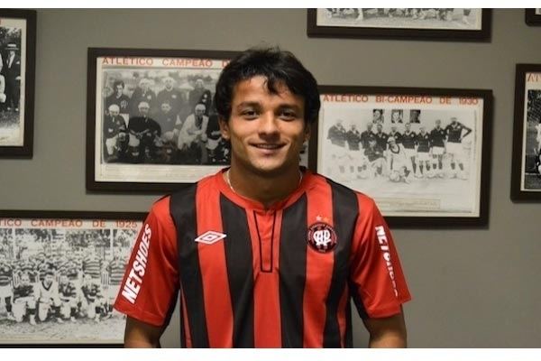 Gabriel Marques Gabriel Marques o novo reforo do Furaco Futebolparanaensenet