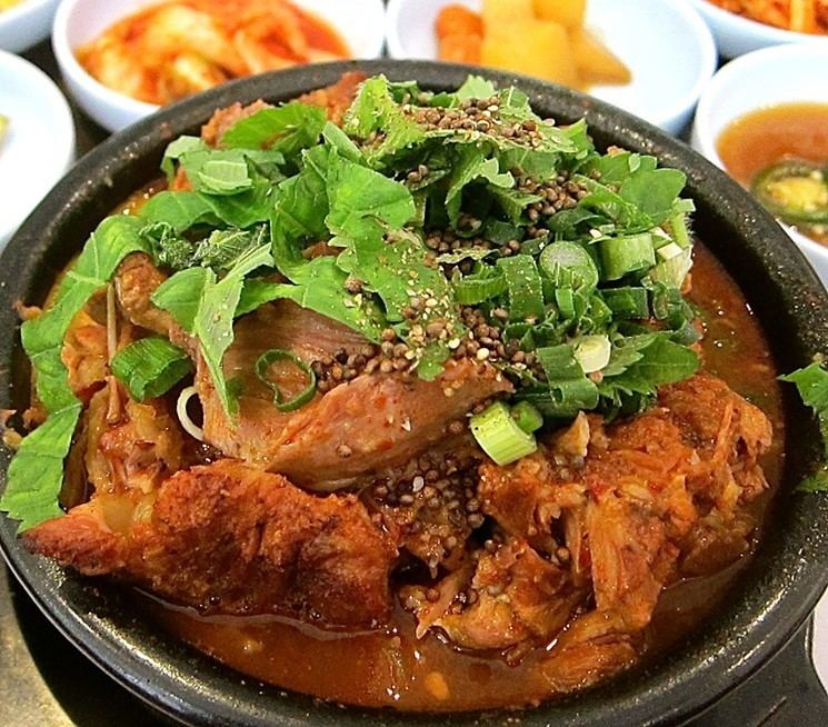 Gamja-tang 3 Places to Eat Korean Pork Bone Soup Gamjatang in LA LA Weekly