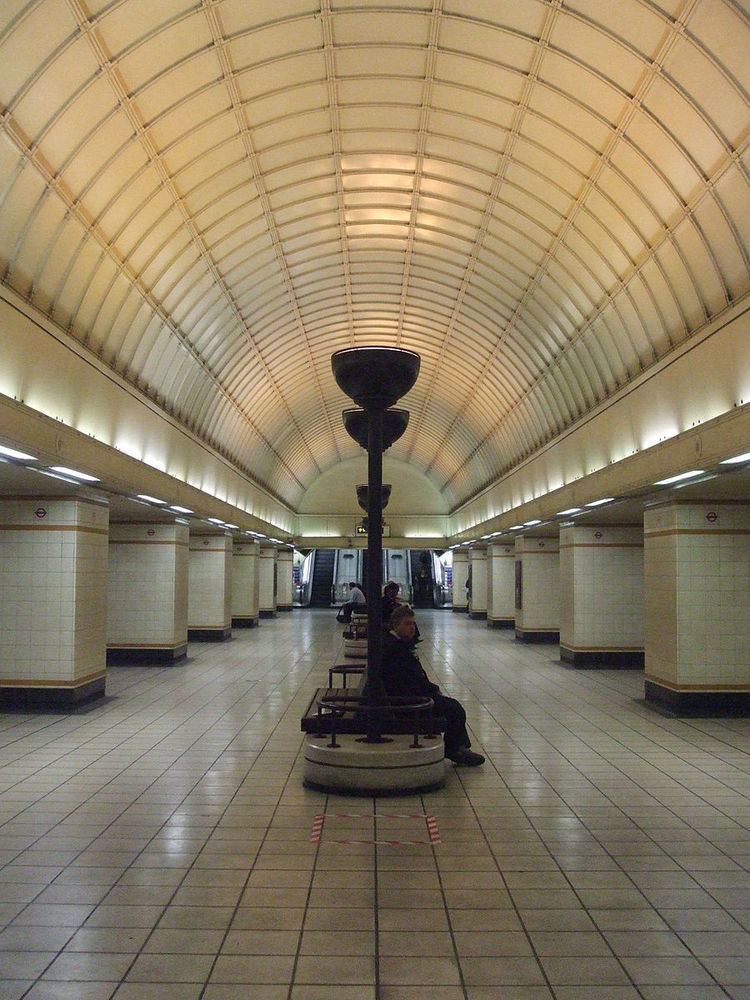 Gants Hill tube station