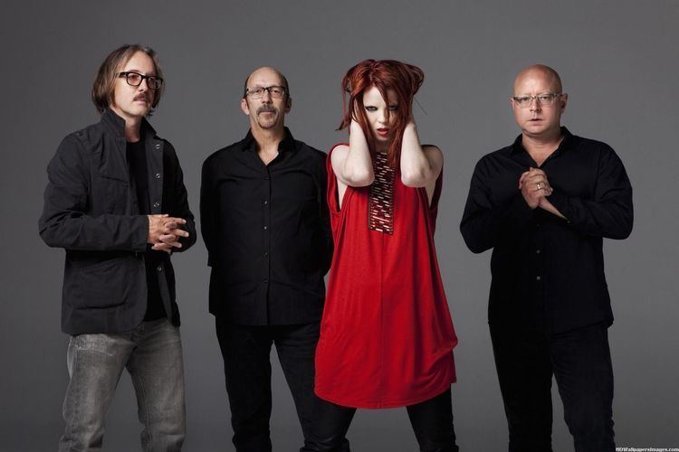 Garbage (band) Garbage announce new album Strange Little Birds WOW247