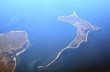 Gardiners Island httpsuploadwikimediaorgwikipediacommonsthu