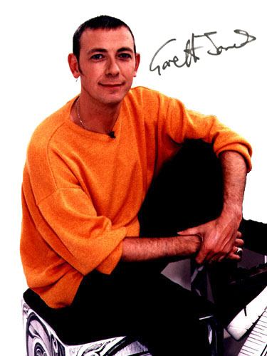 Gareth Jones (presenter) wwwwhizzbangtvimagesEAutographGarethjpg