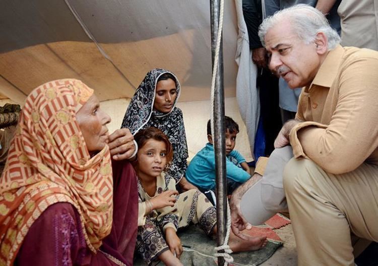 Garh Maharaja Shahbaz Sharif visit Garh Maharaja and Shorkot flood Area