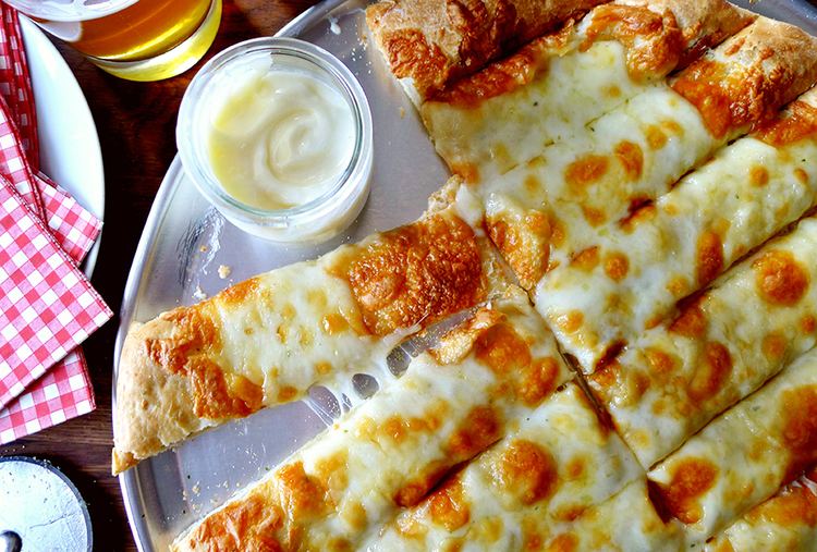 Garlic fingers Fingers with Donair Sauce