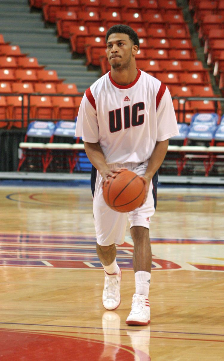 Gary Talton Whoosh Net News Gary Talton helps UIC keeps its cool against Detroit