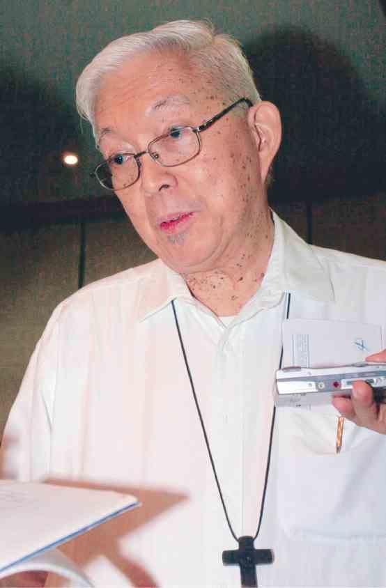 Gaudencio Rosales Hand of God39 untangles Philippine traffic mess Inquirer News