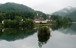 Gauley Bridge, West Virginia httpsuploadwikimediaorgwikipediacommonsthu