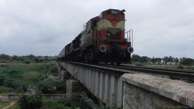 Gauribidanur Karnataka Express over Pinakini River Viaduct Gauribidanur YouTube