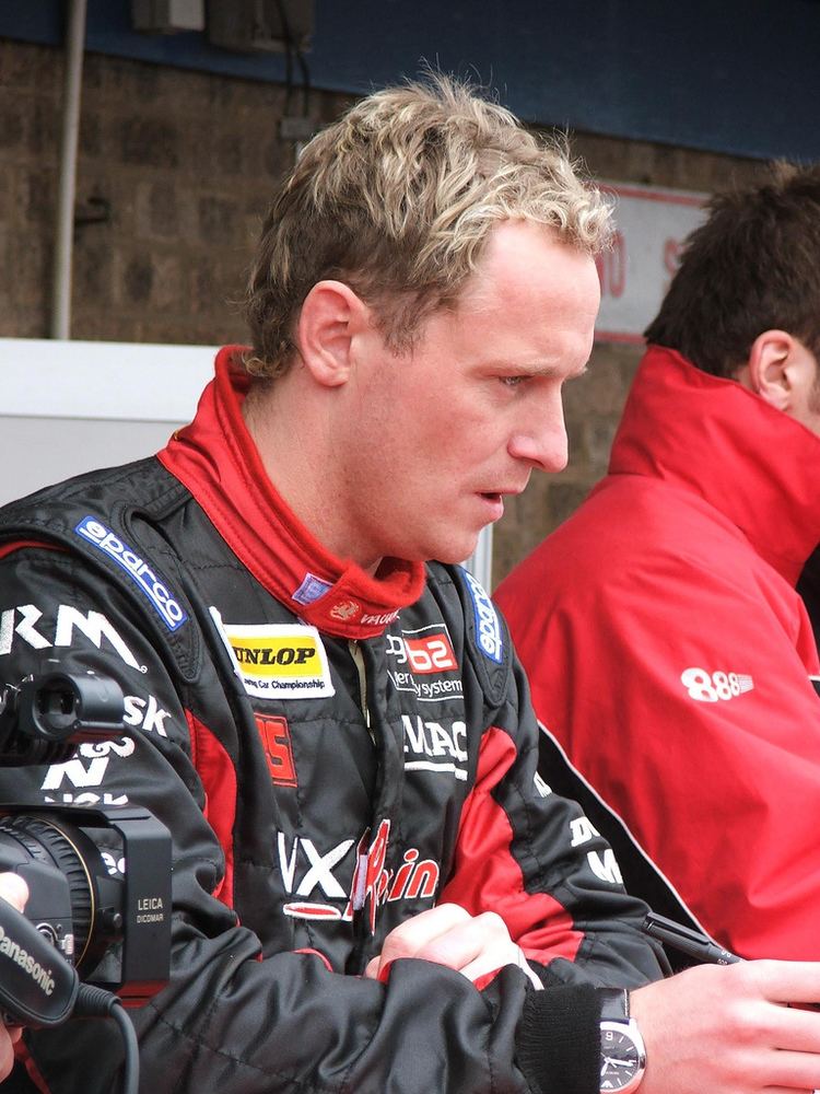 Gavin Smith (racing driver)