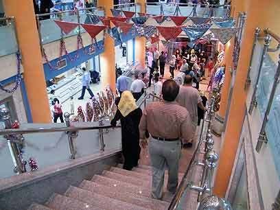 Gaza Mall Ynetnews Business 1st Gaza mall attracts thousands