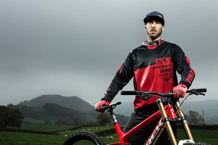 Gee Atherton Athertons Sign Three Year Deal With Trek