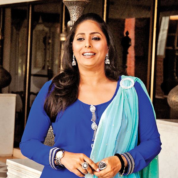 Geeta Kapoor Bollywood choreographer Geeta Kapoor rams car into man