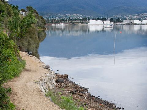 Geilston Bay, Tasmania httpswwwgreaterhobarttrailscomauassetscft