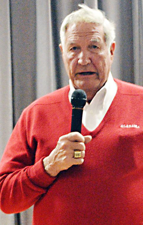 Gene Stallings Gene Stallings speaks to area coaches Athens Daily