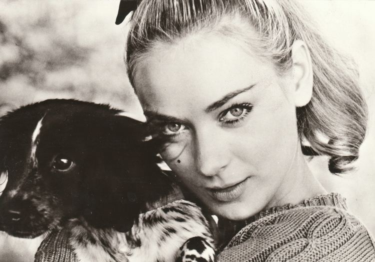Geneviève Grad in black and white with a dog