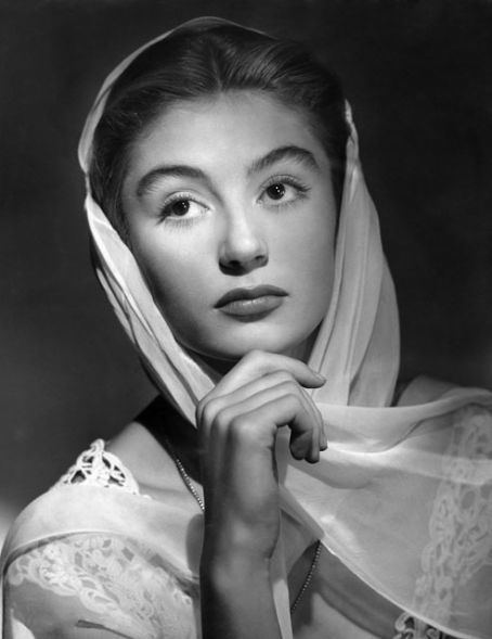 Geneviève Sorya Anouk Aime is the daughter of the actress Genevive Sorya In 1948