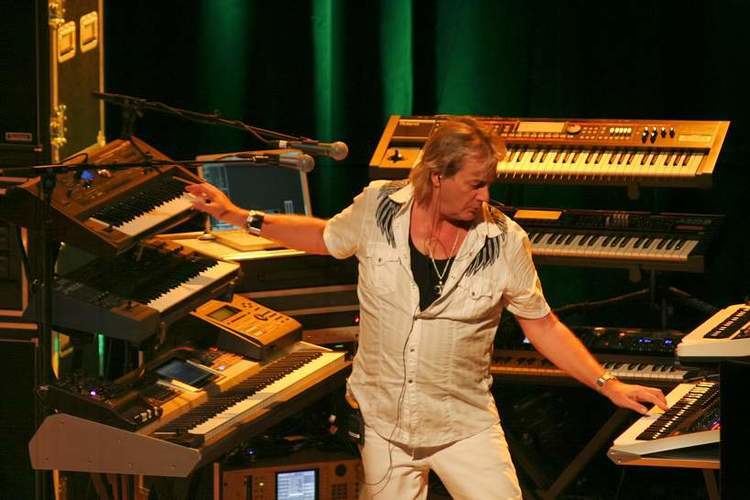 Geoff Downes Interview with GEOFF DOWNES ASIA YES DMMEnet